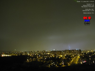 Slabý blesk zachycený webovou kamerou v Praze, Libuši